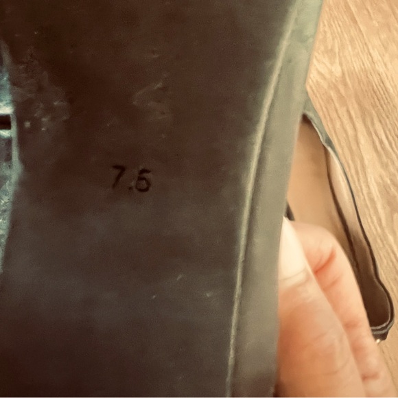 Used Tory Burch shoes - Picture 3 of 3